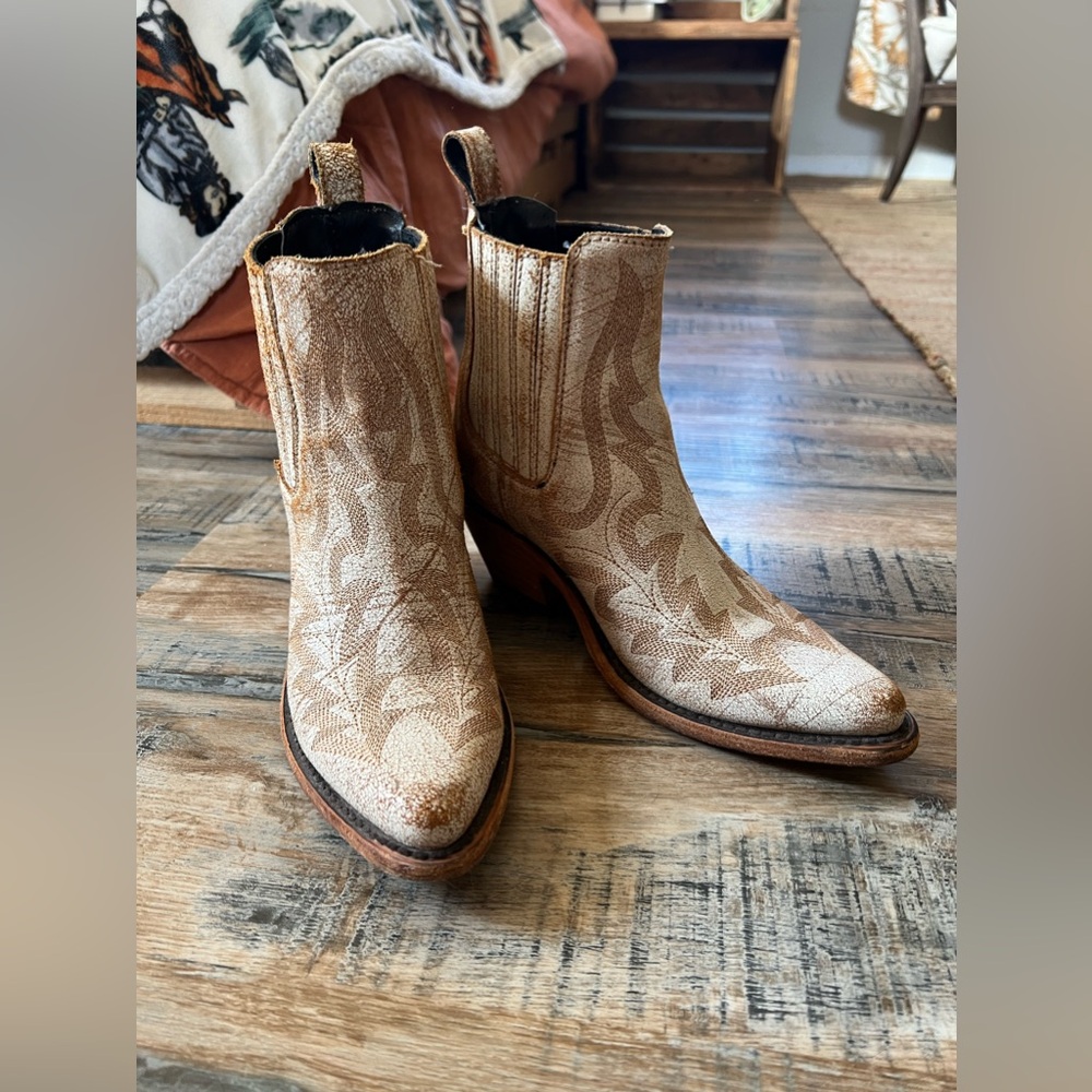 LIBERTY BLACK CREAM ANKLE BOOTS